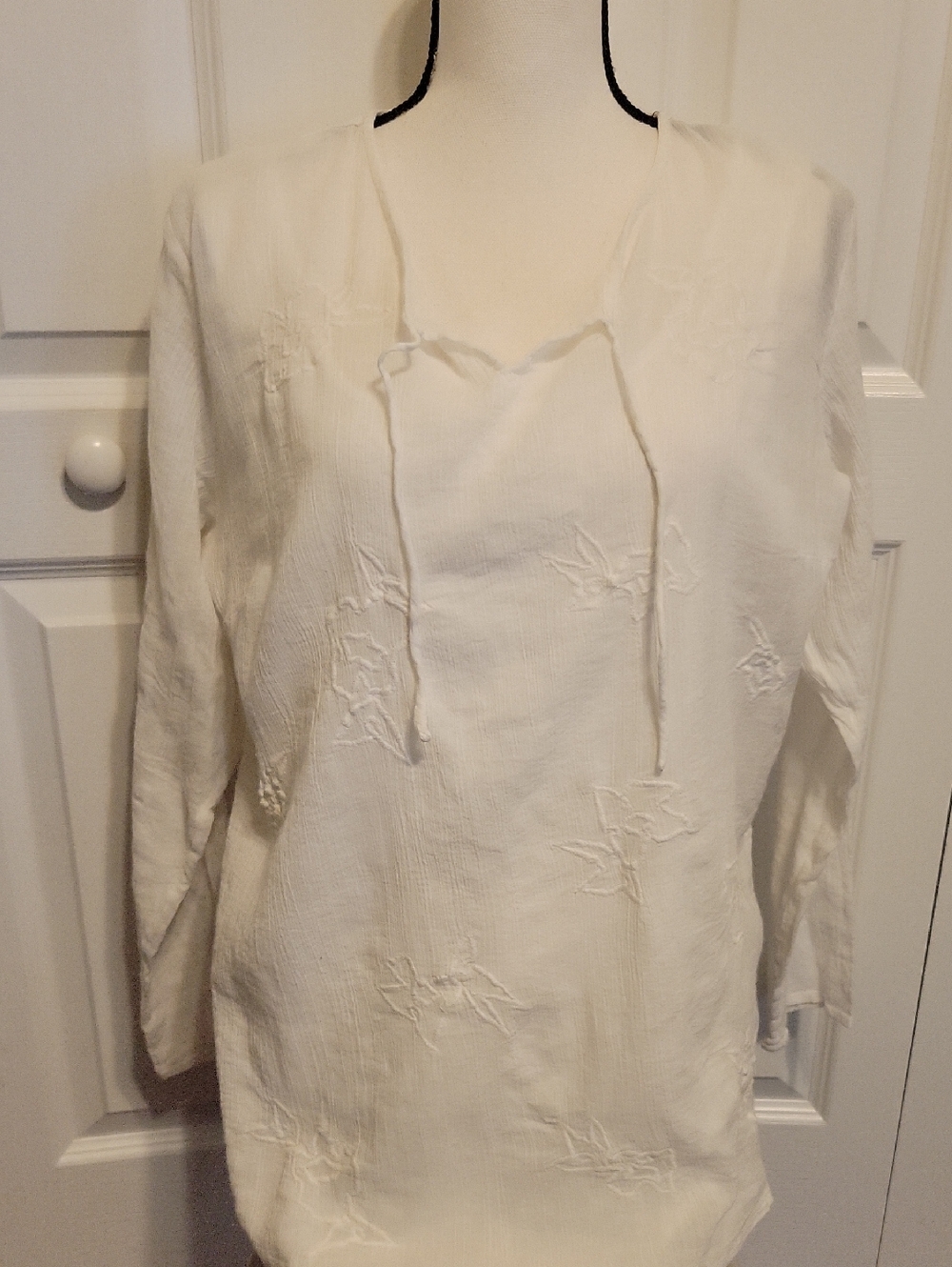 Madison & Max Women’s White Embroidered Tunic Top Size 10